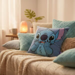 Almofada Stitch Flores 40x40cm em Veludo